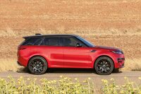 豊富なパワートレインが用意される新型「レンジローバー スポーツ」だが、現状では購入者の多くが4.4リッターV8ターボの「P530」を選択している。