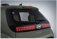 ヒョンデのBEVに共通するピクセルグラフィックをフロントウインカーやリアコンビランプなどに採用している。