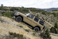 シャシーはエンジン車と同じラダーフレームで、隙間を埋めるかのように駆動用バッテリーを詰め込んでいる。総電力量は116kWh。