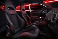 アバルトから「695ツーリズモ」「695Cツーリズモ」「695コンペティツィオーネ」が登場の画像