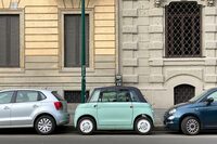 1400mmという短い全長は、駐車スペースに悩むミラノ市民にとって大きな福音である。