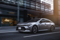 毎月、800台ほどがコンスタントに売れている「クラウン セダン」。「スポーツ」や「クロスオーバー」と比べれば数は少ないが、それでも他社のセダンと比べれば、その数ははるかに多い。