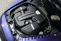 最高出力528psを発生する4リッターV8エンジン。燃費向上に貢献する気筒休止システムが備わる。