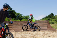 気軽に楽しめる点も「e-TRAIL PARK南箱根」の魅力。プロテクター類のレンタルはあるし、バイクの免許も不要だ。