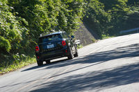 機能的なSUVのボディーに、高出力エンジン、そしてフルタイム4WDの組み合わせが特徴の「MINIジョンクーパーワークス クロスオーバー」。顧客のニーズをこぼさない多彩なラインナップ展開が、今日のMINIの人気を支えているのかもしれない。