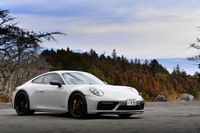2021年6月に導入が発表された「ポルシェ911」の「GTS」シリーズ。ラインナップされる5モデルのなかで、今回は4WDのクーペ「911カレラ4 GTS」に試乗した。車両本体価格は1974万円。