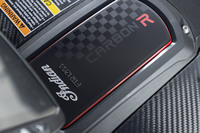 4種類あるラインナップのうち、今回試乗したのは「FTR Rカーボン」。充実した装備と大胆なカーボン装飾が特徴の、最上級モデルだ。