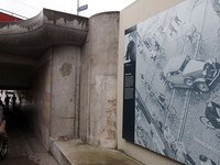 駅前から線路を横断する道は、アダム・オペルの妻にちなみ「ゾフィー通り」と名付けられている。