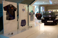 パリのショールームはラグビー一色の画像