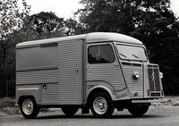 FF商用車のパイオニアであるシトロエンの「Hトラック」。写真のバンをはじめピックアップなどさまざまなボディが架装できた。全長は4.3mほどだが、全幅は2m近く、全高は2.1m以上あり、エンジンは1.9リッター直4のほかディーゼルも用意されていた。