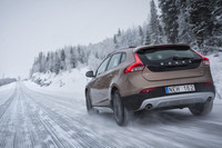 ボルボV40の派生モデル「Cross Country」登場の画像