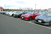 GT-R認定中古車制度は、これまで初年度登録から3年以内で、走行距離が2万km／年以内の車両であることが認定基準だったが、2010年12月に改定され、初年度登録から5年以内、かつ累計走行距離が10万km以内の車両までとなった。