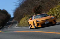 刊行記念トークイベント＆サイン会当日、会場へやってくるのは500台の全数のうち「最大で50台」という生産枠が当てはめられたニュルブルクリンクパッケージ！　なかなか目にすることのできない希少な一台、ぜひお見逃しなく。