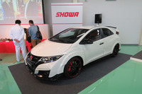 ショーワとホンダの関係は深い。会場には「シビック タイプR」などが展示された。
