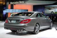 最高出力550psオーバーの5.5リッターV8ツインターボを搭載。4本出しのマフラーエンドが目を引く。