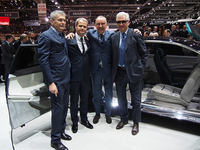 イタルデザイン・ジウジアーロのプレスブリーフィングで。左からエンツォ・パチェッラ社長、ヴォルフガング・エッガー スタイリングエリア部長、VWグループのデザインを統括するワルター・デ・シルヴァ氏、そしてジョルジェット・ジウジアーロ名誉会長。