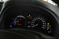 「RX450h」シリーズのメーターまわり。「SPORT」モード選択時は、計器盤が赤く発光する。