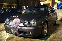 
	メッシュグリルが特徴的な、「Sタイプ R」のフロントビュー。
	 