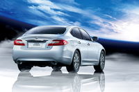 日産「フーガ ハイブリッド」を一部改良の画像