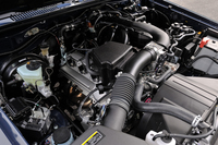 1GR-FE型と呼ばれる4リッターV6エンジン。本文中で触れられている「FJクルーザー」のほか、「ランドクルーザープラド」や、かつては「ハイラックスサーフ」にも採用されていた。