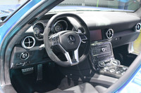 「SLS AMGクーペ エレクトリックドライブ」のインテリア。「SLS AMGクーペ」のデザインが踏襲される。