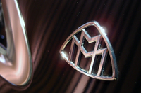 Cピラーに2つの「M」をあしらったマイバッハのエンブレムが付く。
