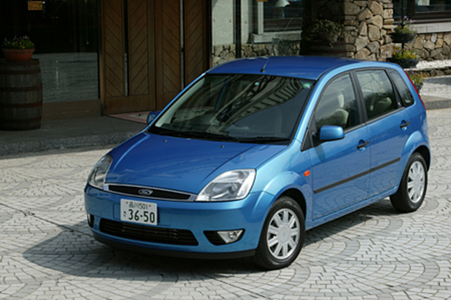 【スペック】全長×全幅×全高＝3915×1685×1445mm／ホイールベース＝2485mm／車重＝1130kg／駆動方式＝FF／1.6リッター直4DOHC16バルブ（100ps/6000rpm、14.9kgm/4000rpm）／車両本体価格＝195万8250円（テスト車＝同じ）