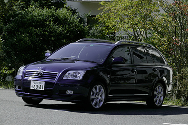 【スペック】全長×全幅×全高＝4700×1760×1525mm/ホイールベース＝2700mm/車重＝1410kg/駆動方式＝FF/2リッター直4DOHC（155ps/6000rpm、19.6kgm/4000rpm）/車両本体価格＝272.0万円（テスト車＝298.5万円）（写真＝荒川正幸）