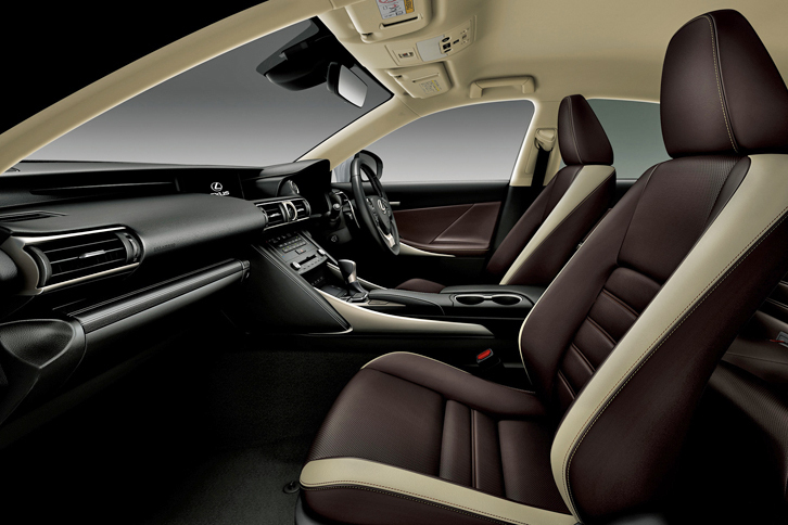 「ノーブルブラウン」の内装色が採用されたインテリア。