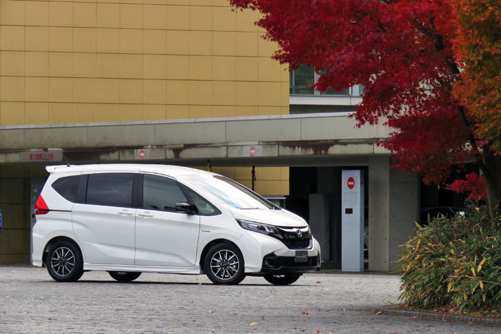 ホンダ・フリード モデューロX Honda SENSING（6人乗り）