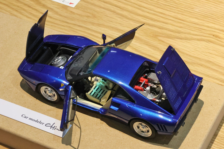 イタレリの1/24「フェラーリ288GTO」。本来はプロポーションキットだが、フル開閉式として各部を入念にディテールアップ。ボディーカラーが赤じゃないところもいい感じだ。