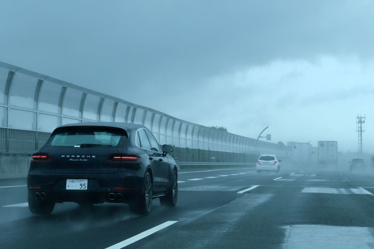 今回のテストでは367.1kmを走行して満タン法で8.0km/リッターを記録。2tに達する車重やエンジン出力などを考慮すると、上々の数字といえそうだ。