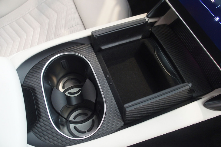 マセラティ・グラントゥーリズモ トロフェオ（センターコンソール）