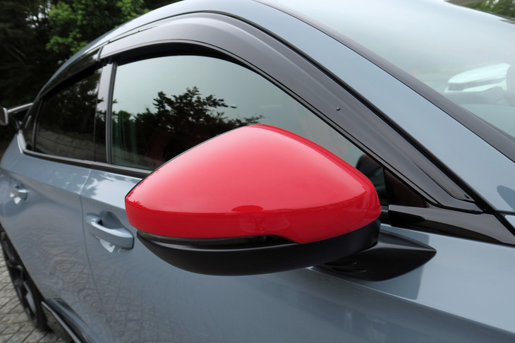 ホンダ・シビック タイプR　ホンダアクセス用品装着車（ドアミラー＆ドアバイザー）