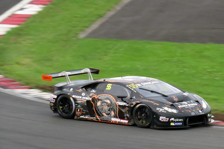 今回のレースでポール・トゥ・ウィンをかざったFFFレーシングチーム by ACMの「ランボルギーニ・ウラカンGT3」。