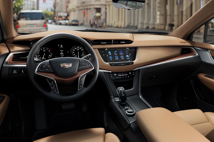 「XT5」のインストゥルメントパネル。