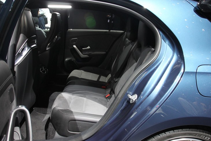 メルセデスAMG A35（リアシート）