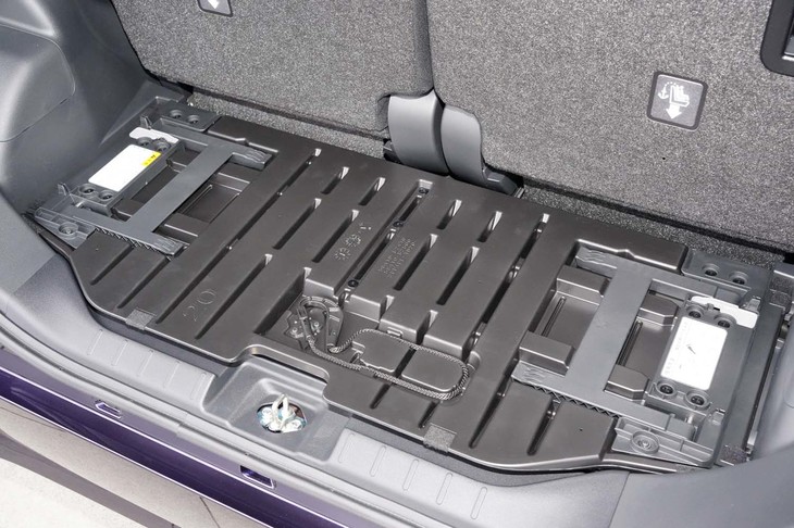 デッキボードを裏返してみる。