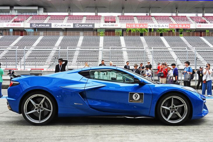 シボレー・コルベットE-Ray（サイド）