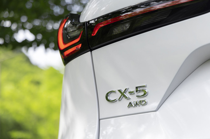 2012年の登場以来、世界130の国と地域で累計500万台を販売してきた「マツダCX-5」。日本国内でも累計44万台を売り上げており、今やマツダの中軸を担う、最重要モデルとなっている。