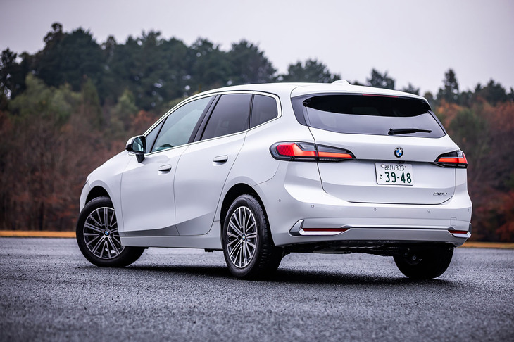 今回の試乗車がまとっていたボディーカラーは、8万円の有償色「ミネラルホワイト」で、これを含め新型「2シリーズ アクティブツアラー」には全9種類の外板色が設定される。