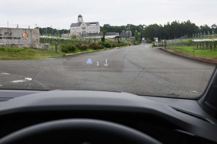 フォルクスワーゲン・ゴルフ（ヘッドアップディスプレイ）