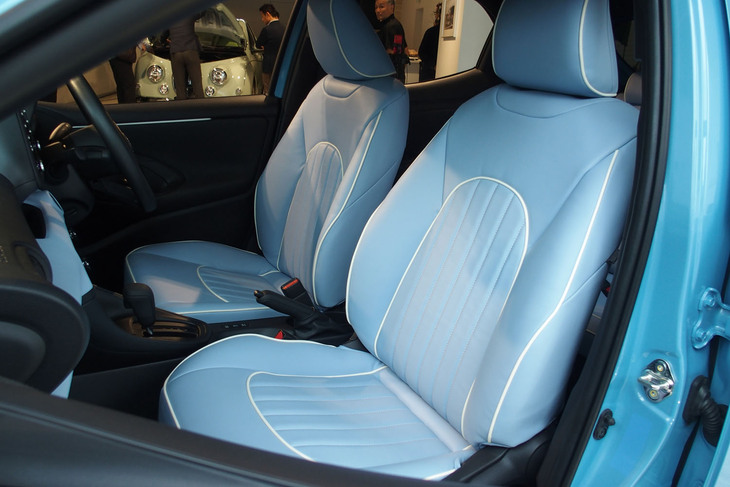 ミツオカ・ビュート ストーリー（フロントシート）