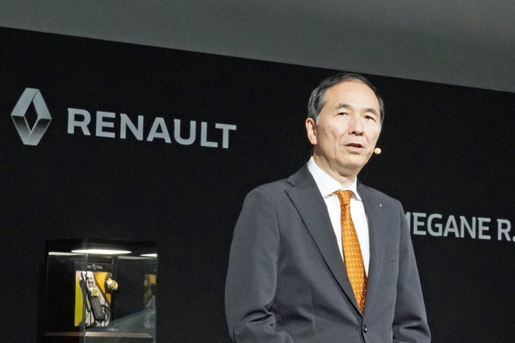 都内で開催された商品発表会であいさつに立ったルノー・ジャポンの大極 司社長。2019年来のルノーと日産をめぐる騒動について「プラットフォームなどの共有化が進んでおり、すでに切っても切れない関係だ。（三菱も含めた）3社で進んでいきたい」と語った。