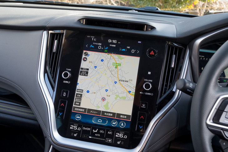 「レヴォーグ」などにも搭載される、11.6インチの縦型タッチスクリーン。インフォテインメントシステムや空調、ドライブモードセレクター、運転支援システムなどの操作を担う。