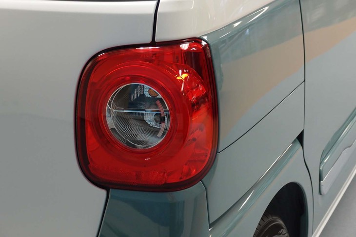 ダイハツ・ムーヴ キャンバス ストライプス（リアコンビランプ）