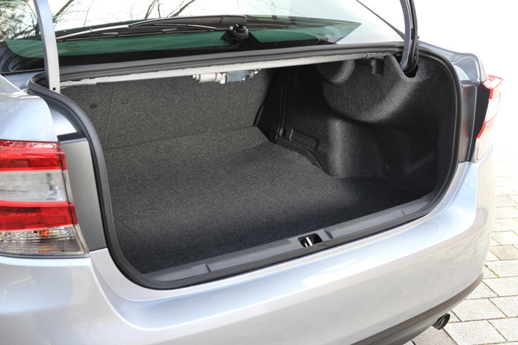 トランクルームの容量は460リッター。9.5インチサイズのゴルフバッグ4個を積むことができる。