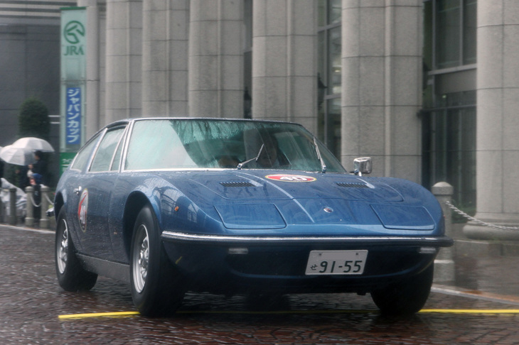 1971年「マセラティ・インディ」。いわば2座クーペ「ギブリ」の4シーター版で、ミケロッティが手がけたボディーに4.7リッターV8 DOHCエンジンを搭載。