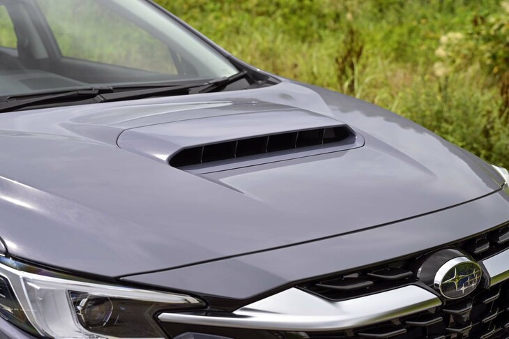 スバル・レヴォーグ レイバック リミテッドEX（ボンネットダクト）