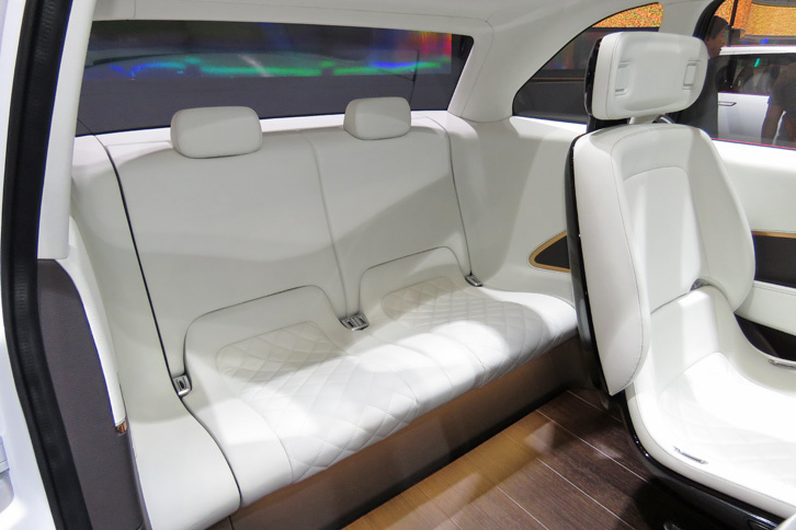 ダイハツDNマルチシックス（3列目シート）